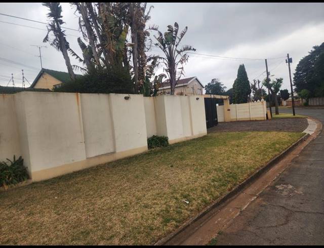 2 BEDROOM PROPERTY TO RENT IN GERMISTON CENTRAL